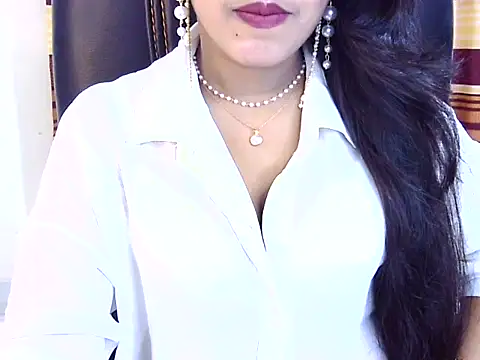 Snapshot of Noor_Zarin chatting on May 5, 8:28 pm Noor Zarin online show from May 5, 8:28 pm