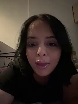 MiaKittyx0 online show from May 8, 1:38 pm