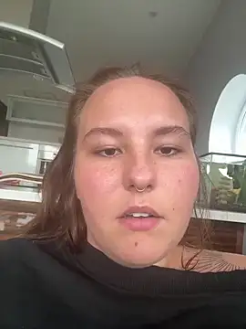 Hollpopss online show from April 14, 1:50 pm