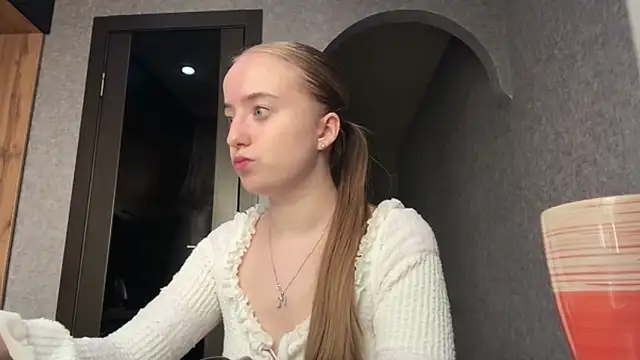 Snapshot of SabinaHaggen chatting on April 29, 2:21 pm SabinaHaggen online show from April 29, 2:21 pm
