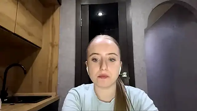 Snapshot of SabinaHaggen chatting on May 18, 6:14 pm SabinaHaggen online show from May 18, 6:14 pm