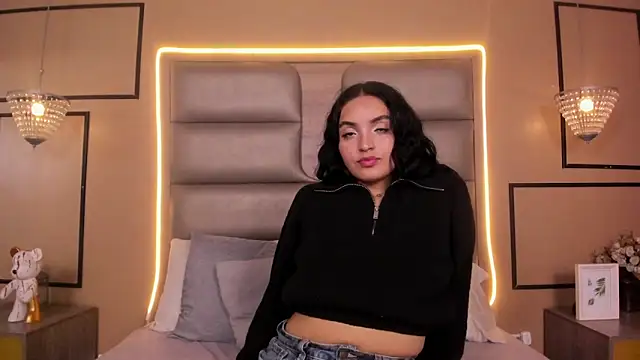 BIANCACOLLINNS online show from April 7, 8:09 pm