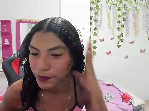 Snapshot of caramelo_hot11 chatting on April 6, 7:04 pm caramelo hot11 online show from April 6, 7:04 pm