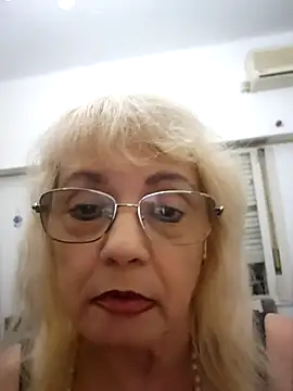 Snapshot of MatureElegantWidow chatting on April 7, 12:44 am MatureElegantWidow online show from April 7, 12:44 am