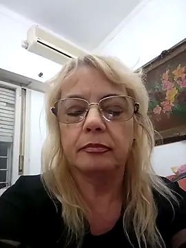 Snapshot of MatureElegantWidow chatting on May 2, 11:21 pm MatureElegantWidow online show from May 2, 11:21 pm