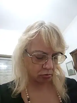 Snapshot of MatureElegantWidow chatting on May 19, 11:55 pm MatureElegantWidow online show from May 19, 11:55 pm