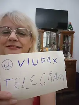 Snapshot of MatureElegantWidow chatting on June 11, 12:32 am MatureElegantWidow online show from June 11, 12:32 am