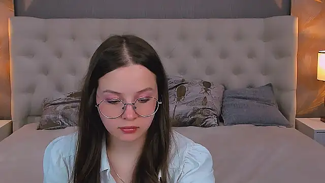 SYDNEY DIAMONDS online show from April 5, 4:48 pm