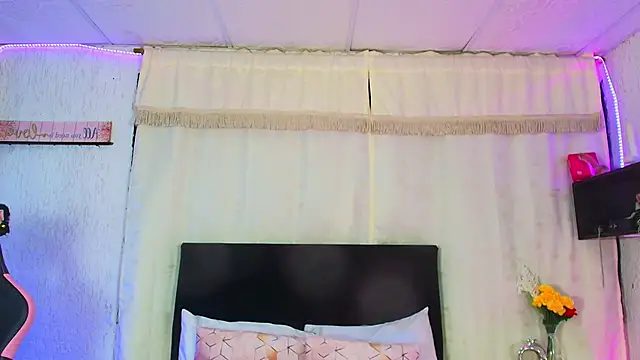 Snapshot of molly_bick chatting on June 16, 6:49 am molly bick online show from June 16, 6:49 am
