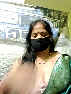 Snapshot of SEEMA_012 chatting on April 15, 5:36 am SEEMA 012 online show from April 15, 5:36 am