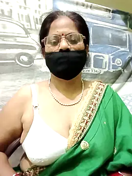 Snapshot of SEEMA_012 chatting on April 18, 5:11 am SEEMA 012 online show from April 18, 5:11 am