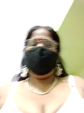 Snapshot of SEEMA_012 chatting on April 25, 7:00 am SEEMA 012 online show from April 25, 7:00 am