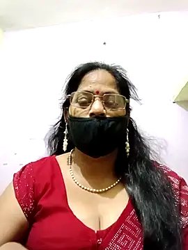 Snapshot of SEEMA_012 chatting on April 29, 5:22 am SEEMA 012 online show from April 29, 5:22 am