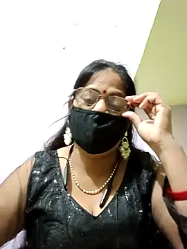 Snapshot of SEEMA_012 chatting on May 7, 4:51 am SEEMA 012 online show from May 7, 4:51 am