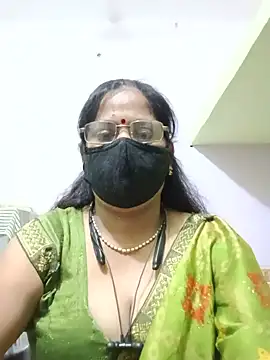 Snapshot of SEEMA_012 chatting on May 28, 5:05 am SEEMA 012 online show from May 28, 5:05 am
