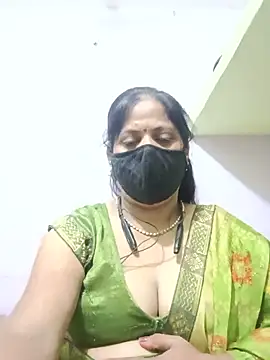 Snapshot of SEEMA_012 chatting on June 6, 4:39 am SEEMA 012 online show from June 6, 4:39 am
