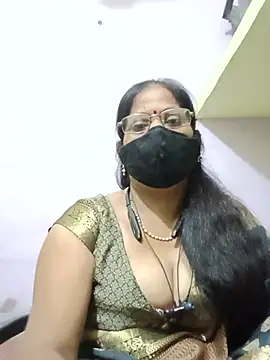 Snapshot of SEEMA_012 chatting on June 8, 4:46 am SEEMA 012 online show from June 8, 4:46 am