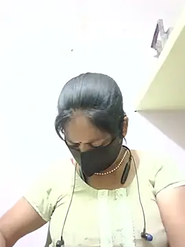 Snapshot of SEEMA_012 chatting on June 12, 5:06 am SEEMA 012 online show from June 12, 5:06 am