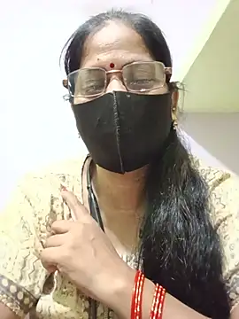 Snapshot of SEEMA_012 chatting on June 21, 5:54 am SEEMA 012 online show from June 21, 5:54 am