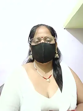 Snapshot of SEEMA_012 chatting on July 1, 7:43 am SEEMA 012 online show from July 1, 7:43 am