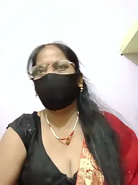 Snapshot of SEEMA_012 chatting on July 3, 6:09 am SEEMA 012 online show from July 3, 6:09 am