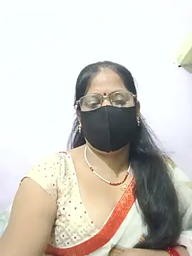 Snapshot of SEEMA_012 chatting on July 4, 5:46 am SEEMA 012 online show from July 4, 5:46 am