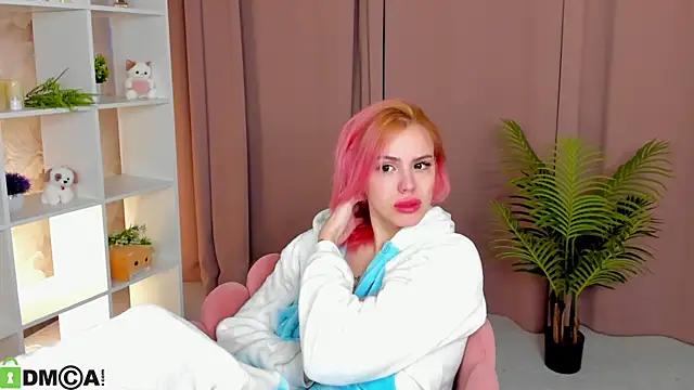 Hannah Mc kay online show from April 14, 1:28 pm