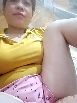 Snapshot of -Luni- chatting on April 9, 8:14 pm -Luni- online show from April 9, 8:14 pm