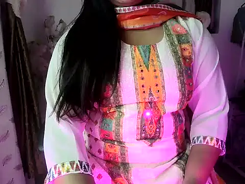 Snapshot of Rani_015 chatting on April 7, 4:18 pm Rani 015 online show from April 7, 4:18 pm