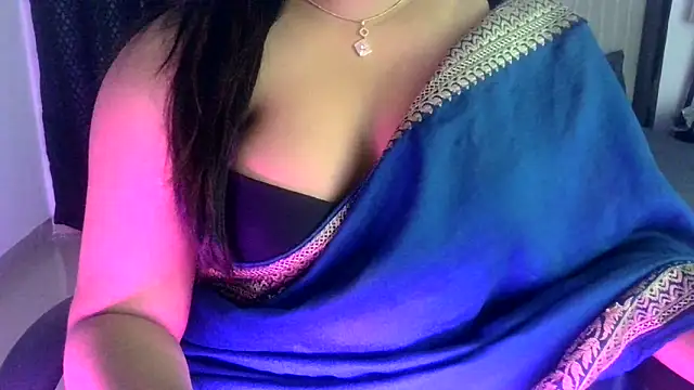 Snapshot of Rani_015 chatting on April 19, 6:10 pm Rani 015 online show from April 19, 6:10 pm