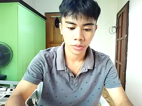 Snapshot of valerio_fernan chatting on July 7, 11:53 pm valerio fernan online show from July 7, 11:53 pm