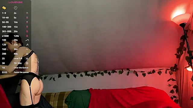 Snapshot of RebeNoir chatting on April 15, 5:58 am RebeNoir online show from April 15, 5:58 am