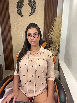 Snapshot of Atiena_ chatting on June 13, 7:56 pm Atiena online show from June 13, 7:56 pm