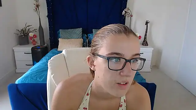 Snapshot of Yennyloves chatting on July 13, 12:52 pm Yennyloves online show from July 13, 12:52 pm