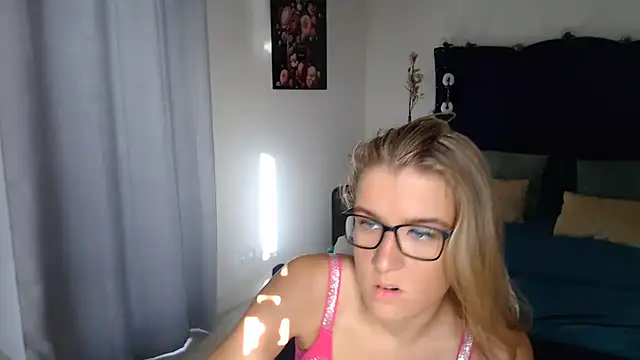Snapshot of Yennyloves chatting on July 22, 11:46 am Yennyloves online show from July 22, 11:46 am