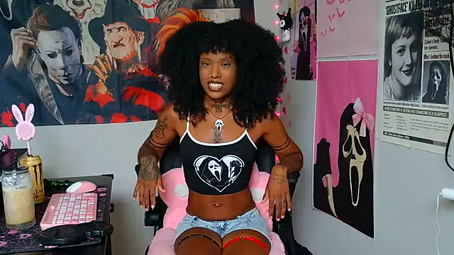 Snapshot of spookiebaddie chatting on June 5, 10:15 pm spookiebaddie online show from June 5, 10:15 pm