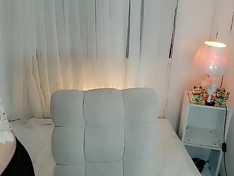 Snapshot of xCandy_Hotgirlx chatting on June 4, 11:44 pm xCandy Hotgirlx online show from June 4, 11:44 pm