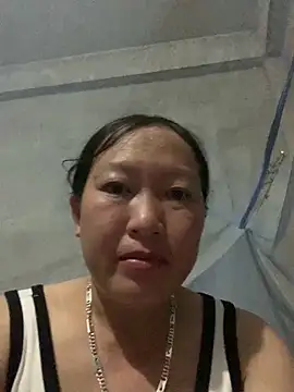 Snapshot of candy-beo chatting on May 12, 1:19 pm candy-beo online show from May 12, 1:19 pm