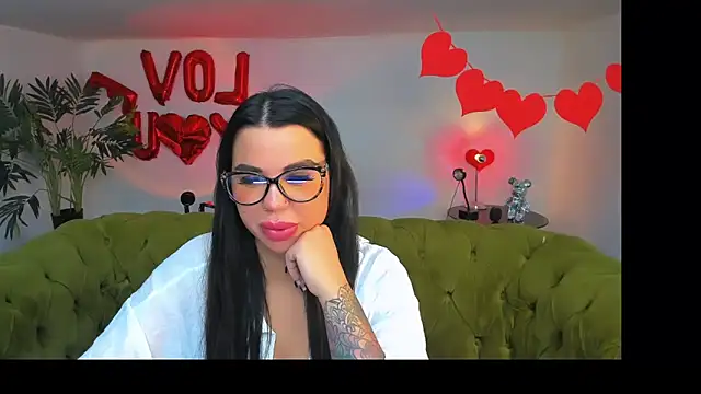 Snapshot of Salty__Queen chatting on April 7, 6:47 am Salty Queen online show from April 7, 6:47 am