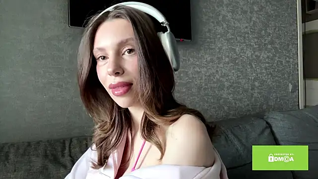 Snapshot of anycamx chatting on April 15, 5:36 am anycamx online show from April 15, 5:36 am