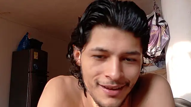 Snapshot of -Apolo_ayala-_- chatting on April 24, 1:02 pm -Apolo ayala- - online show from April 24, 1:02 pm