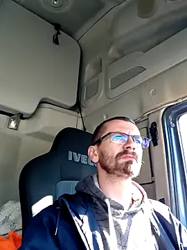 Snapshot of jozsi1995 chatting on April 9, 7:58 am jozsi1995 online show from April 9, 7:58 am