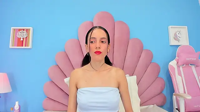 Snapshot of skinny_abby chatting on April 12, 3:22 am skinny abby online show from April 12, 3:22 am