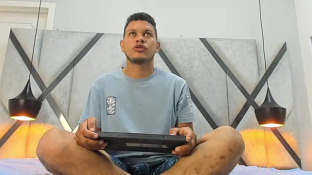 NohaBrooks online show from April 5, 12:02 pm