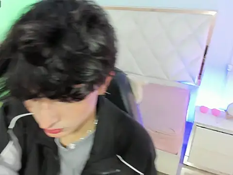 Snapshot of Eidan_tay chatting on April 9, 7:41 pm Eidan tay online show from April 9, 7:41 pm