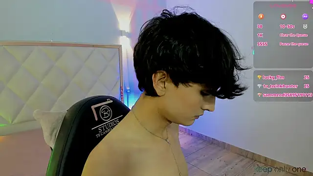Snapshot of Eidan_tay chatting on April 21, 1:42 am Eidan tay online show from April 21, 1:42 am
