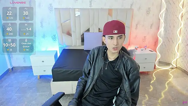 Snapshot of Eidan_tay chatting on May 7, 11:59 am Eidan tay online show from May 7, 11:59 am