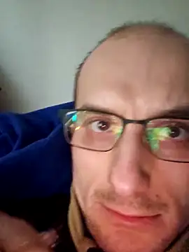 Snapshot of UpbeatXiphias chatting on April 9, 3:39 pm UpbeatXiphias online show from April 9, 3:39 pm