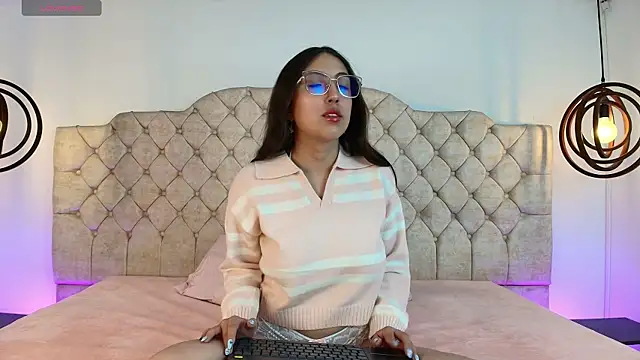 Snapshot of sweetlyundone chatting on May 6, 7:41 pm sweetlyundone online show from May 6, 7:41 pm