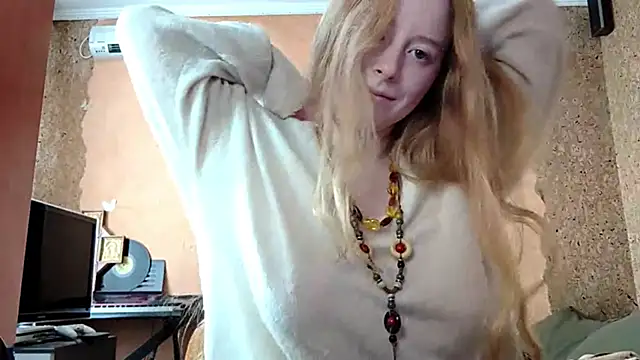 Snapshot of KateVibe_01 chatting on April 6, 6:03 am KateVibe 01 online show from April 6, 6:03 am